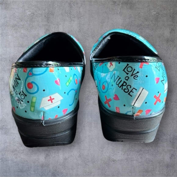Savvy Women's Brandy Love a Nurse Mint Patent Leather Nursing Clogs - NWOT - Picture 3 of 5